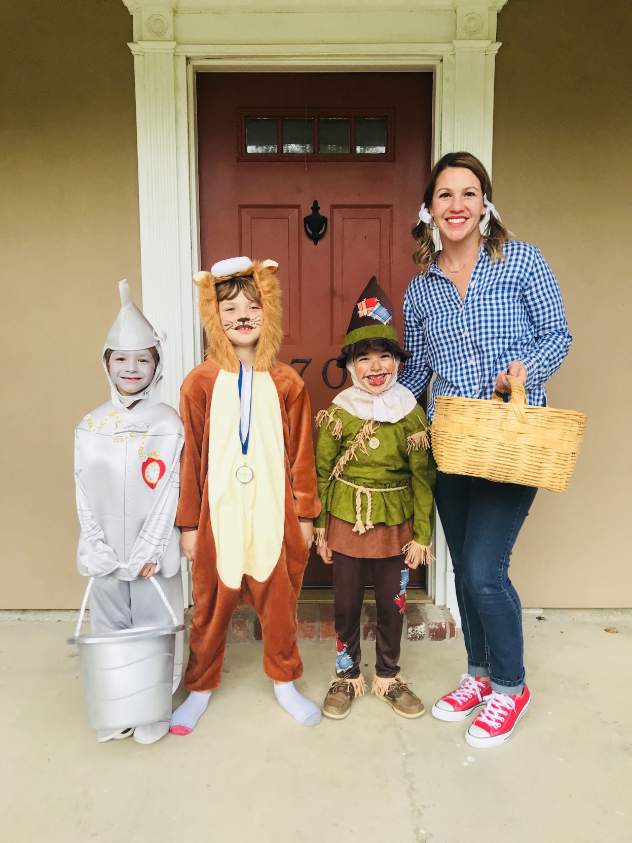 They’re off to see the Wizard! Bryce (6), Logan (6), Tristan (8) and Heather David (Mom). of Port Allen.jpeg